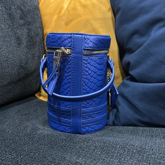 Tote & Carry Barrel Bag (Small) - Picture 3 of 6